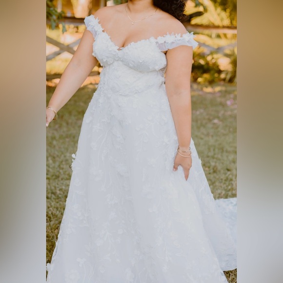 Calla Blanche wedding gown - Picture 8 of 17